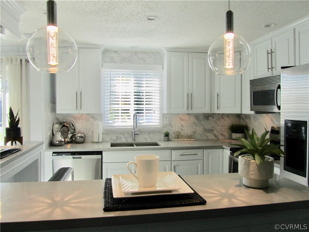 314 Buffalo Road Richmond, VA 23223 - Photo 5 of 24 Open, Bright Breakfast Bar