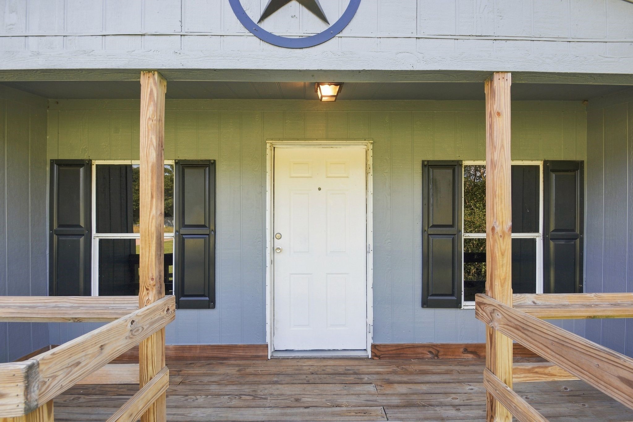 290 Monticello Street Trinity, TX 75862 - Photo 4 of 36 Covered Front Porch Welcomes You Home