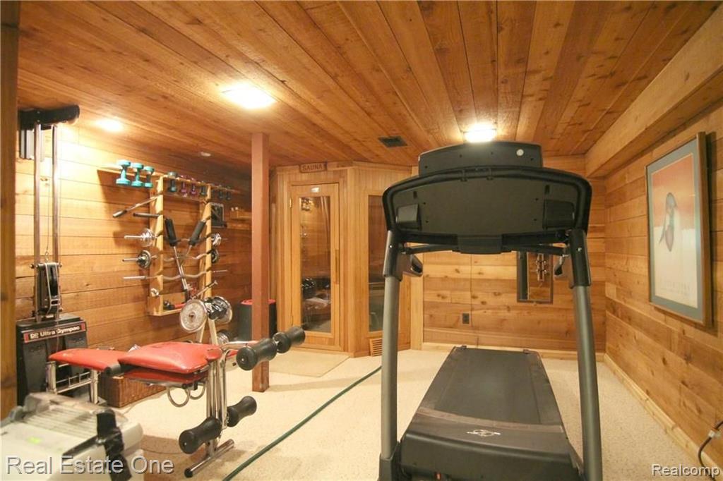 28053 Inkster Road Farmington Hills, MI 48334 - Photo 38 of 46