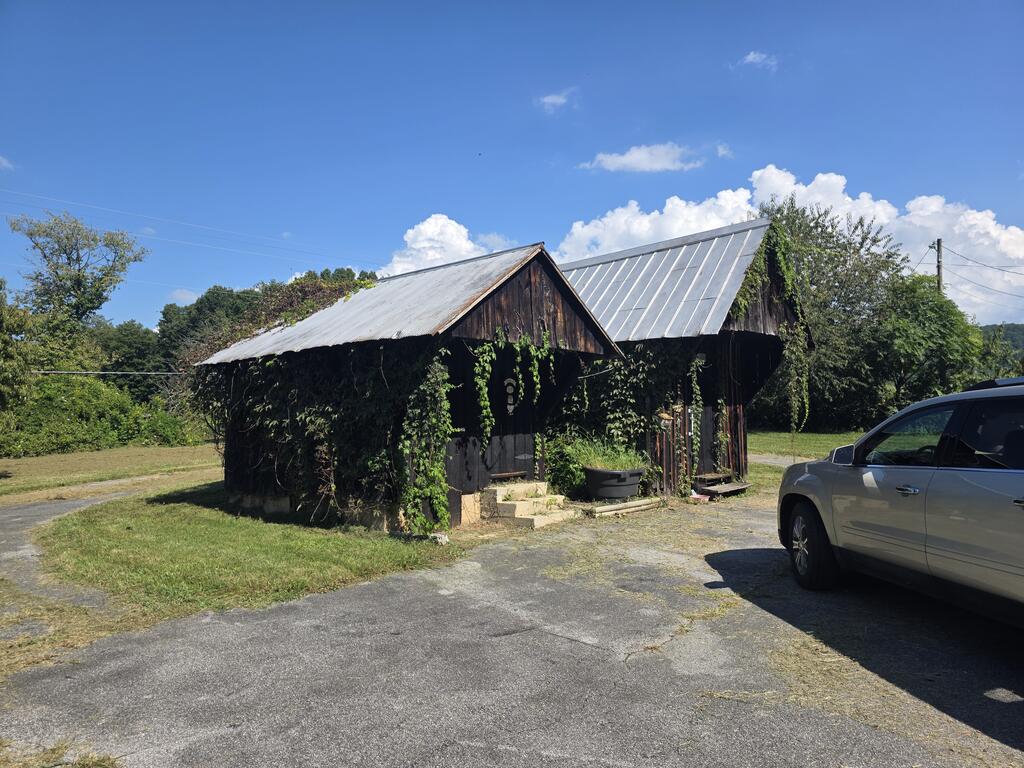 21485 Monroe Road Damascus, VA 24236 - Photo 16 of 49 Gallery Image 16
