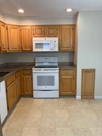 304 Manor Terrace, Unit 304 Lexington, MA 02420 - Photo 2 of 23