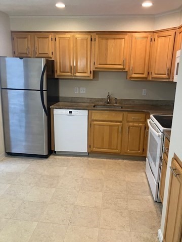 304 Manor Terrace, Unit 304 Lexington, MA 02420 - Photo 3 of 23