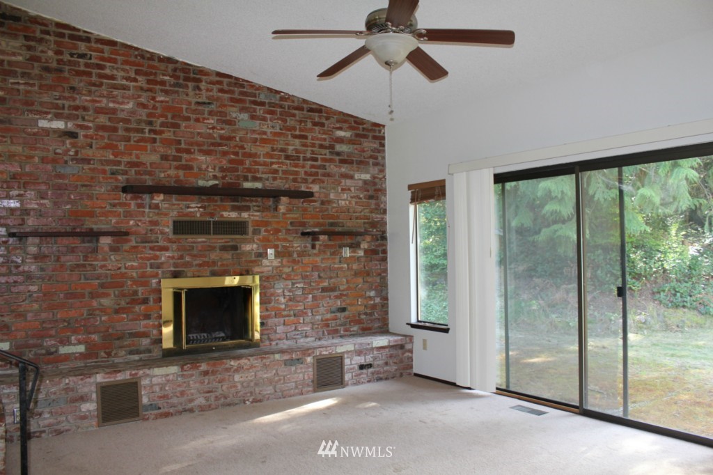 1667 Southwest Old Clifton Road Port Orchard, WA 98367 - Photo 3 of 13 Gallery Image 3