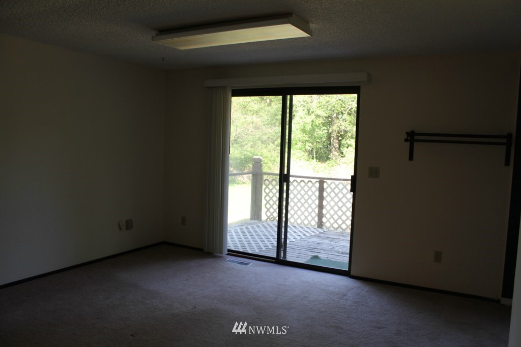 1667 Southwest Old Clifton Road Port Orchard, WA 98367 - Photo 6 of 13 Gallery Image 6