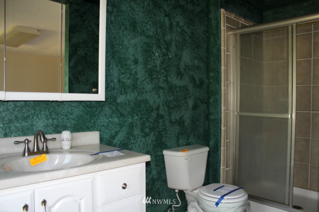 1667 Southwest Old Clifton Road Port Orchard, WA 98367 - Photo 7 of 13 Gallery Image 7