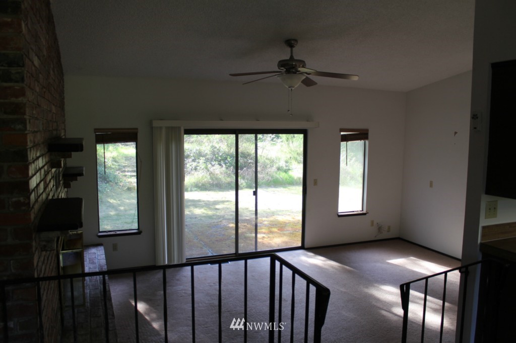 1667 Southwest Old Clifton Road Port Orchard, WA 98367 - Photo 9 of 13 Gallery Image 9