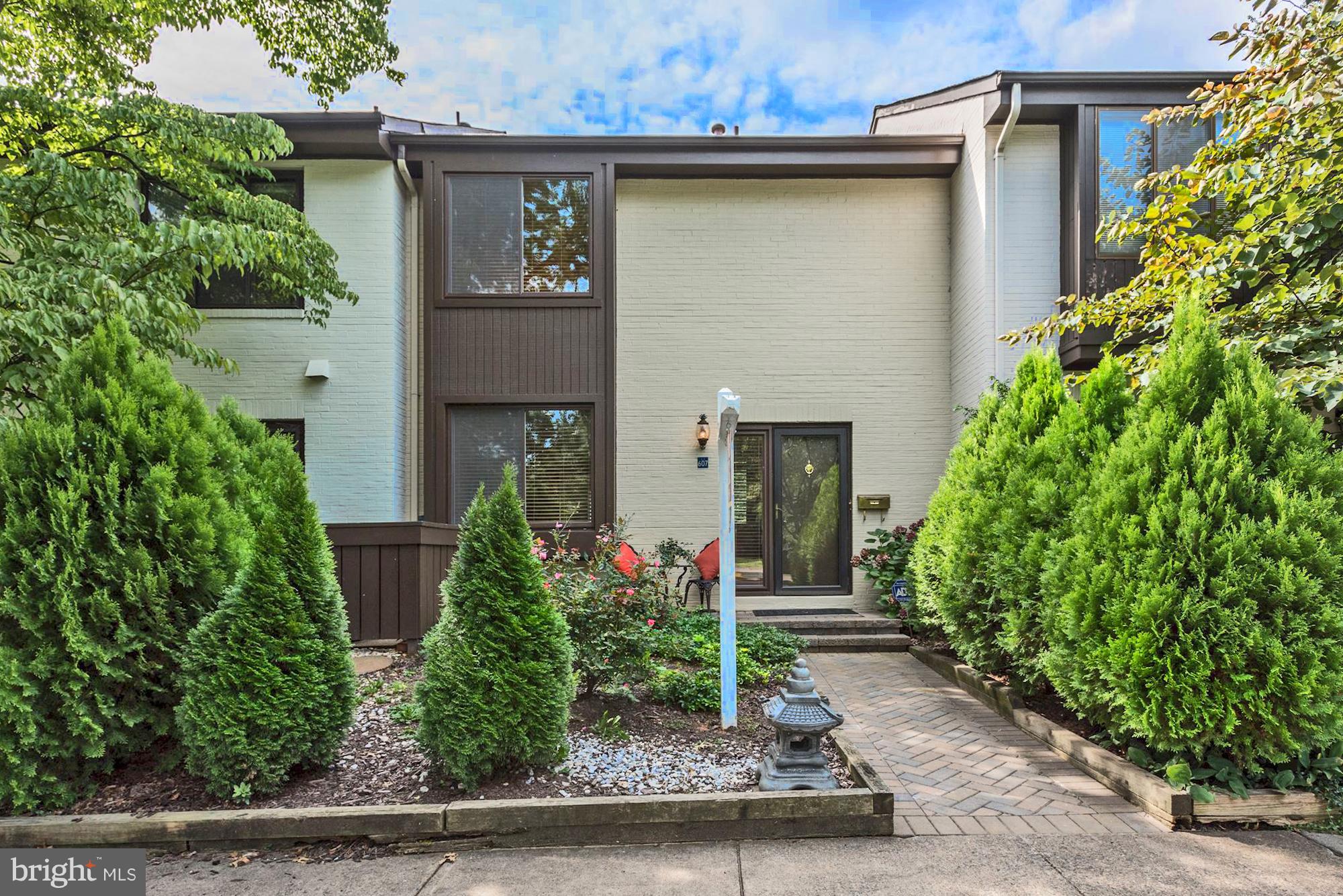 11607 Golf Course Square Reston, VA 20191 - Photo 3 of 30 Exterior (Front)
