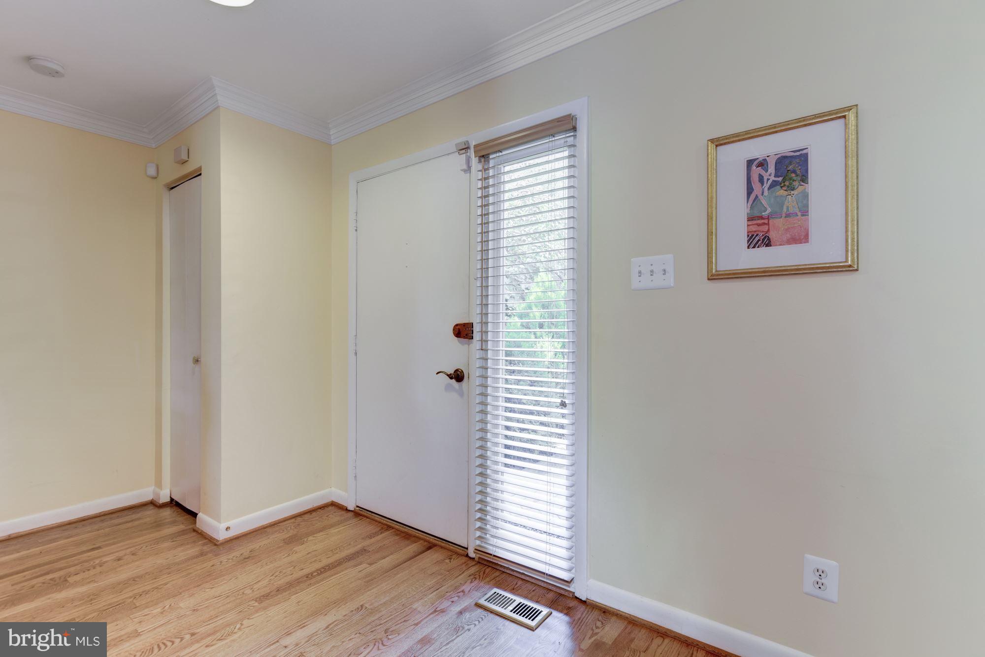 11607 Golf Course Square Reston, VA 20191 - Photo 4 of 30 Foyer