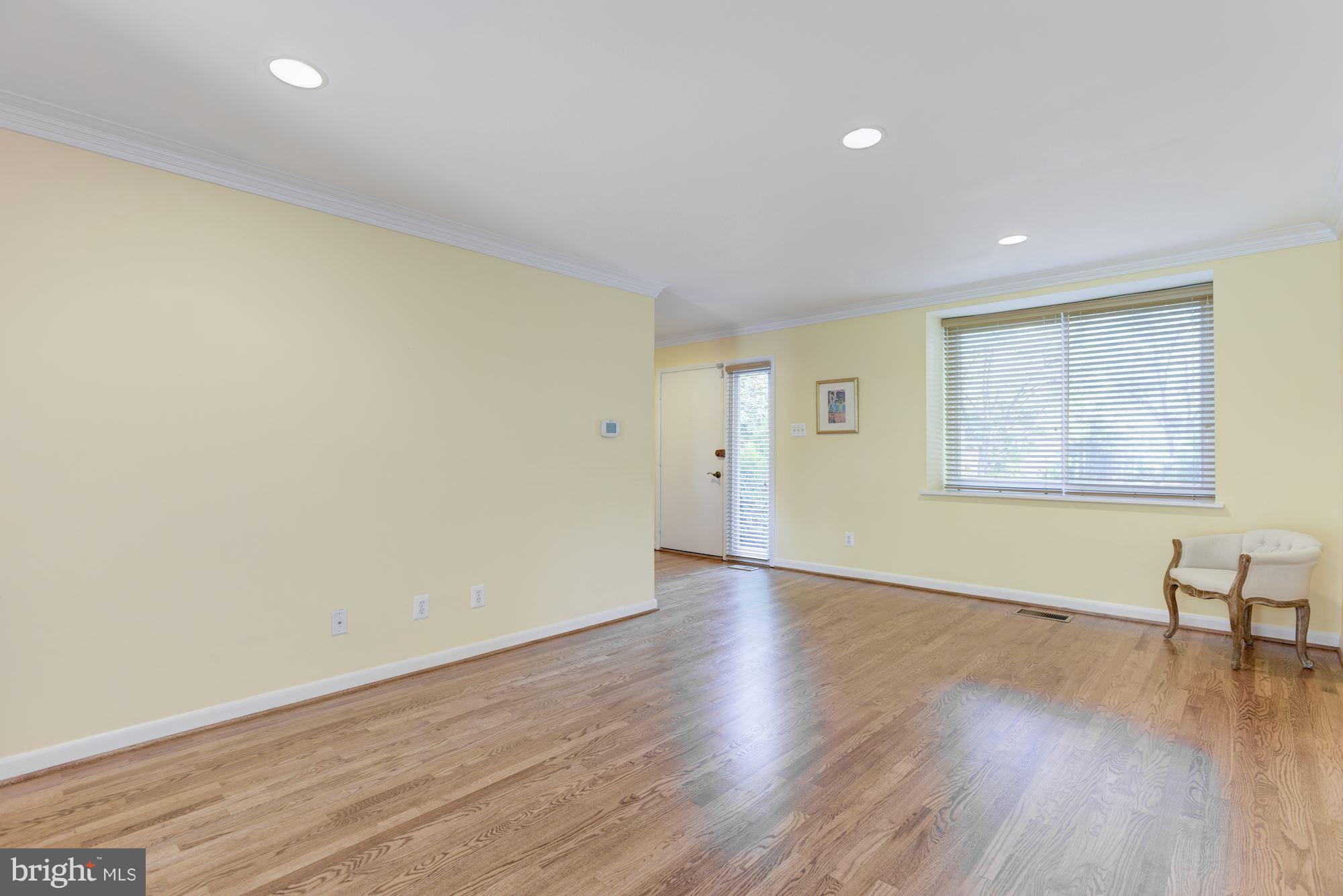 11607 Golf Course Square Reston, VA 20191 - Photo 7 of 30 Living Room