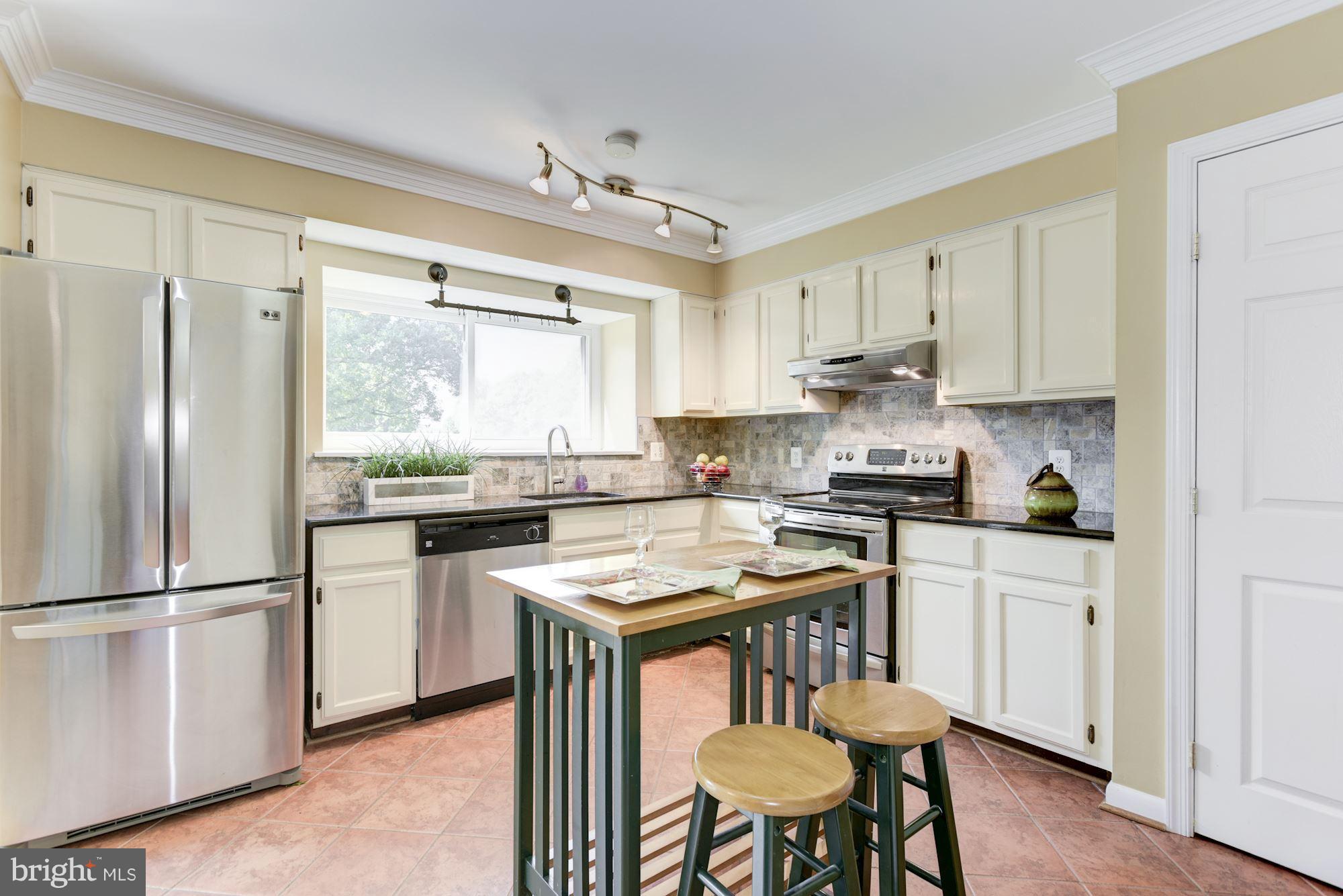11607 Golf Course Square Reston, VA 20191 - Photo 10 of 30 Kitchen