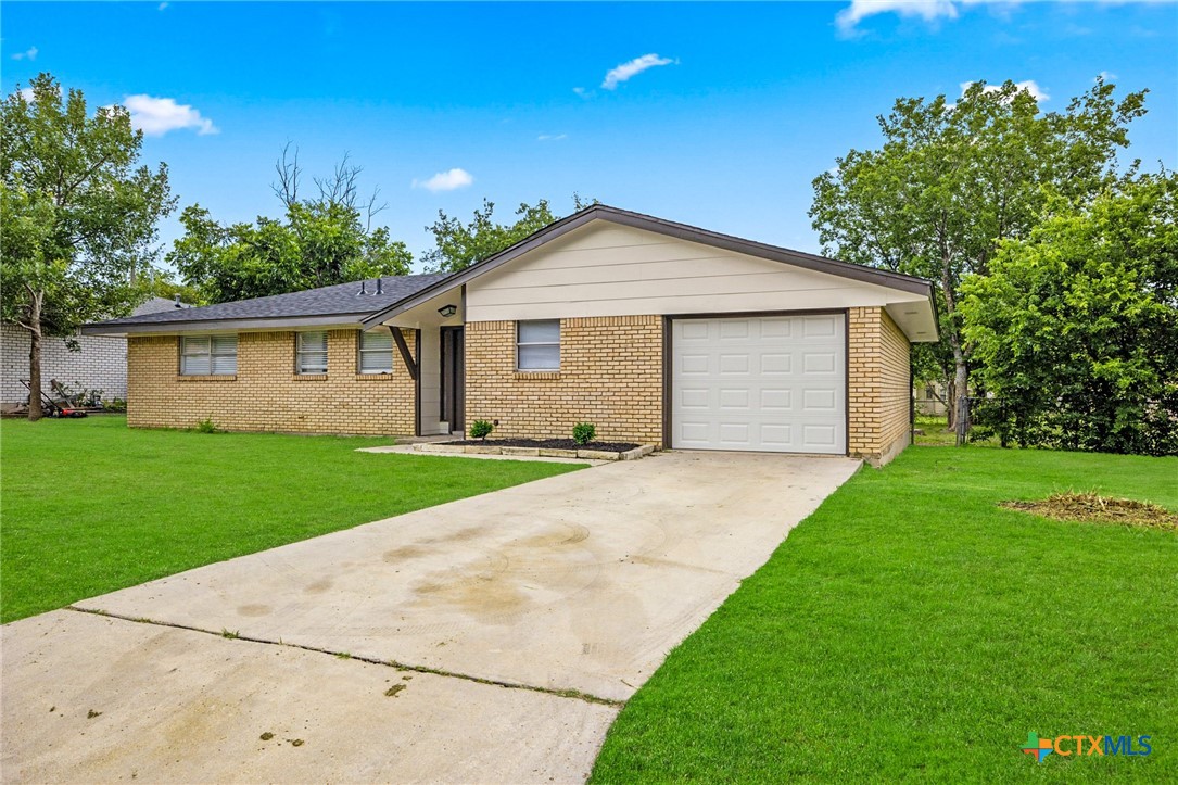 1609 Linwood Road Temple, TX 76502 - Photo 4 of 25 a view of outdoor space yard and garage