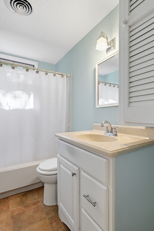 291 Old Farm Road Springfield, MA 01119 - Photo 20 of 34