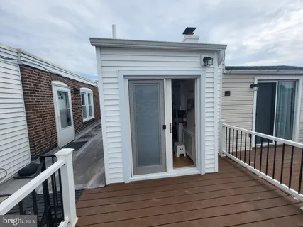 a view of a deck of the house