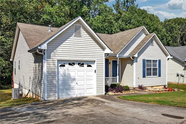 a view of a house with a yard