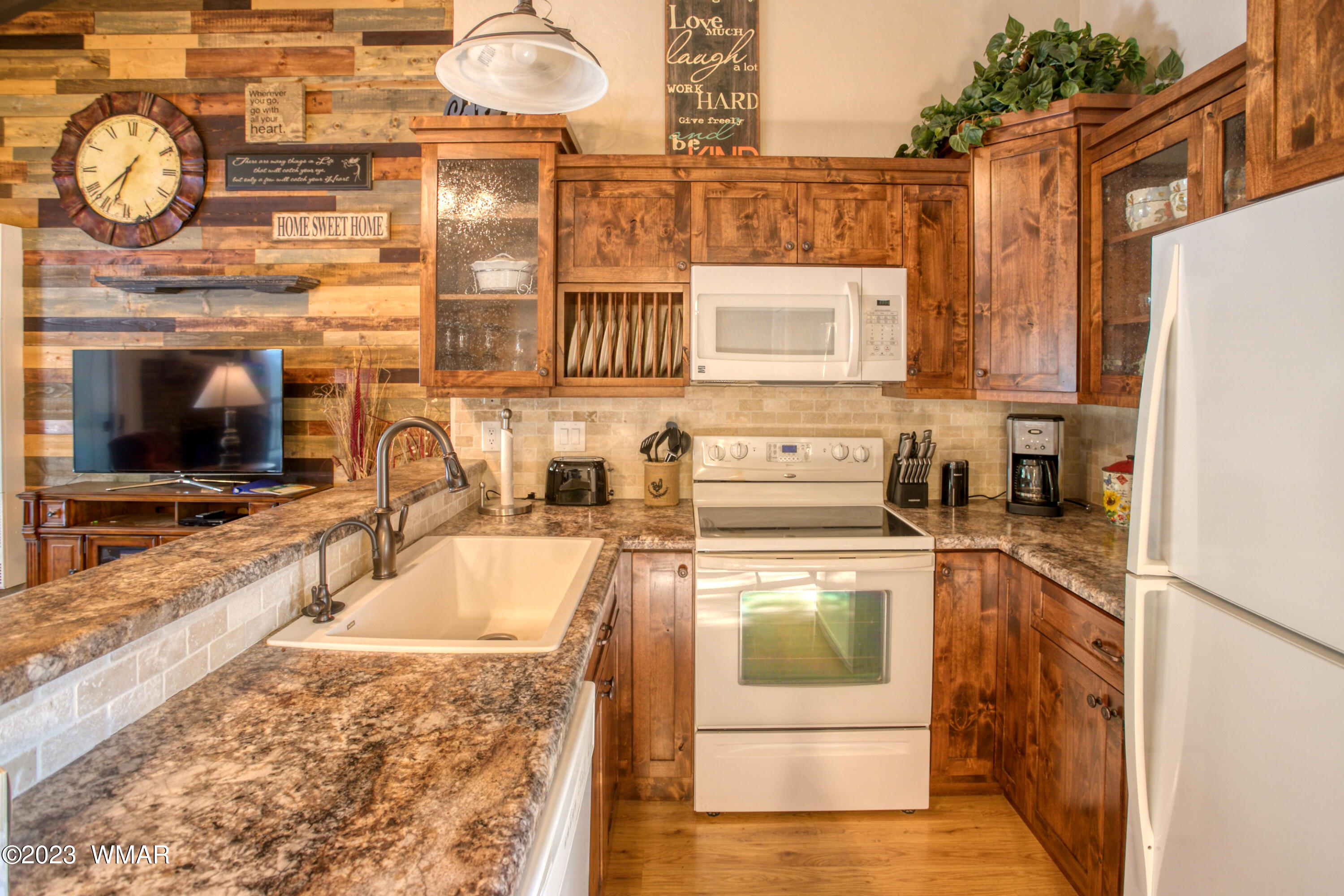 4512 Resort Loop Pinetop, AZ 85935 - Photo 3 of 19