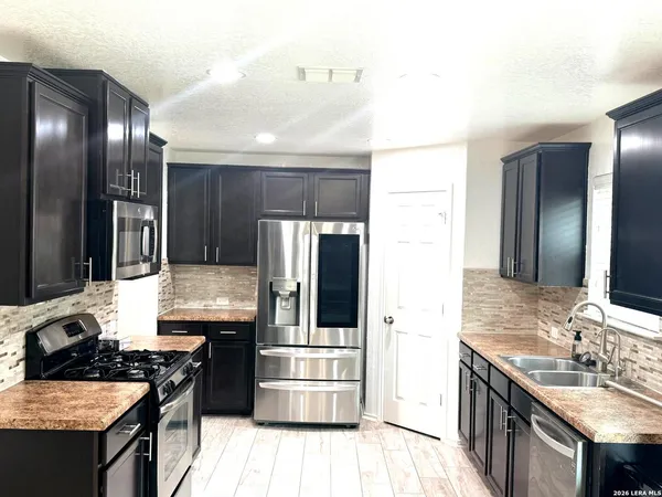 $2,100 | 238 Nesting Tree, San Antonio, TX 78253