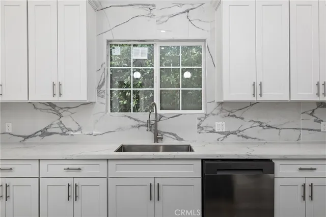 $3,500 | 19613 Lanark Street, Unit 1/4, Reseda, CA 91335