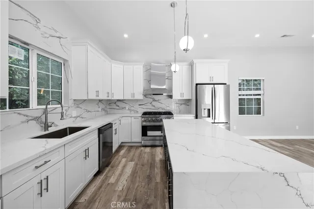 $3,500 | 19613 Lanark Street, Unit 1/4, Reseda, CA 91335