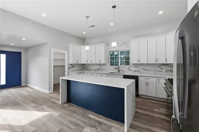 $3,500 | 19613 Lanark Street, Unit 1/4, Reseda, CA 91335