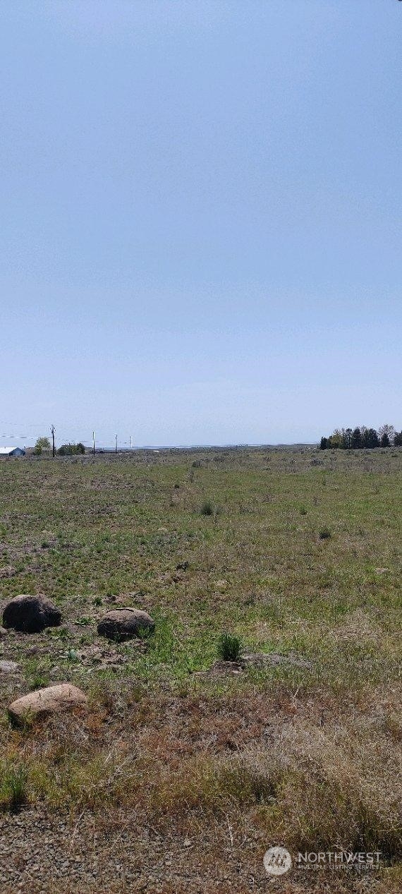 7.8 Northeast Rd Moses Lake Moses Lake, WA 98837 - Photo 2 of 3 a view of an ocean beach and mountain