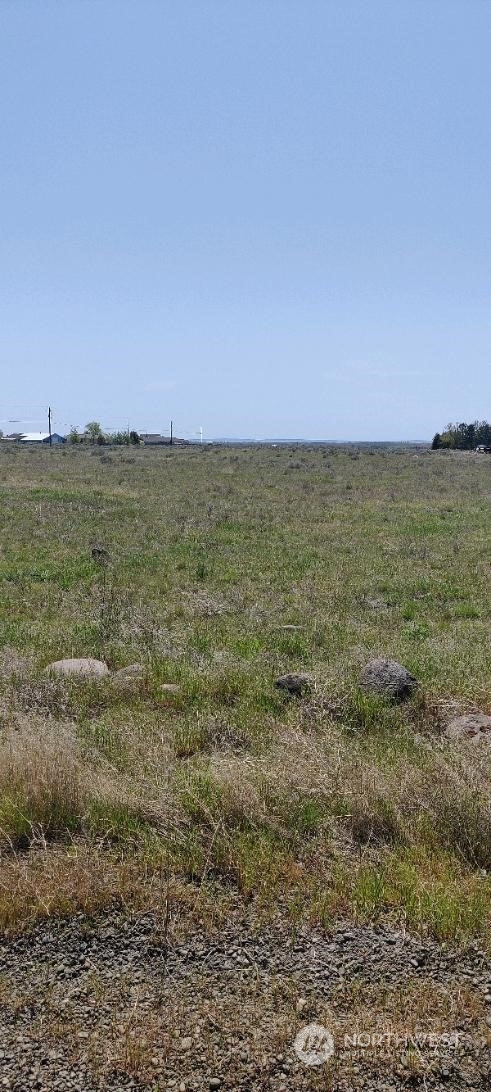 7.8 Northeast Rd Moses Lake Moses Lake, WA 98837 - Photo 3 of 3 a view of an ocean beach and mountain