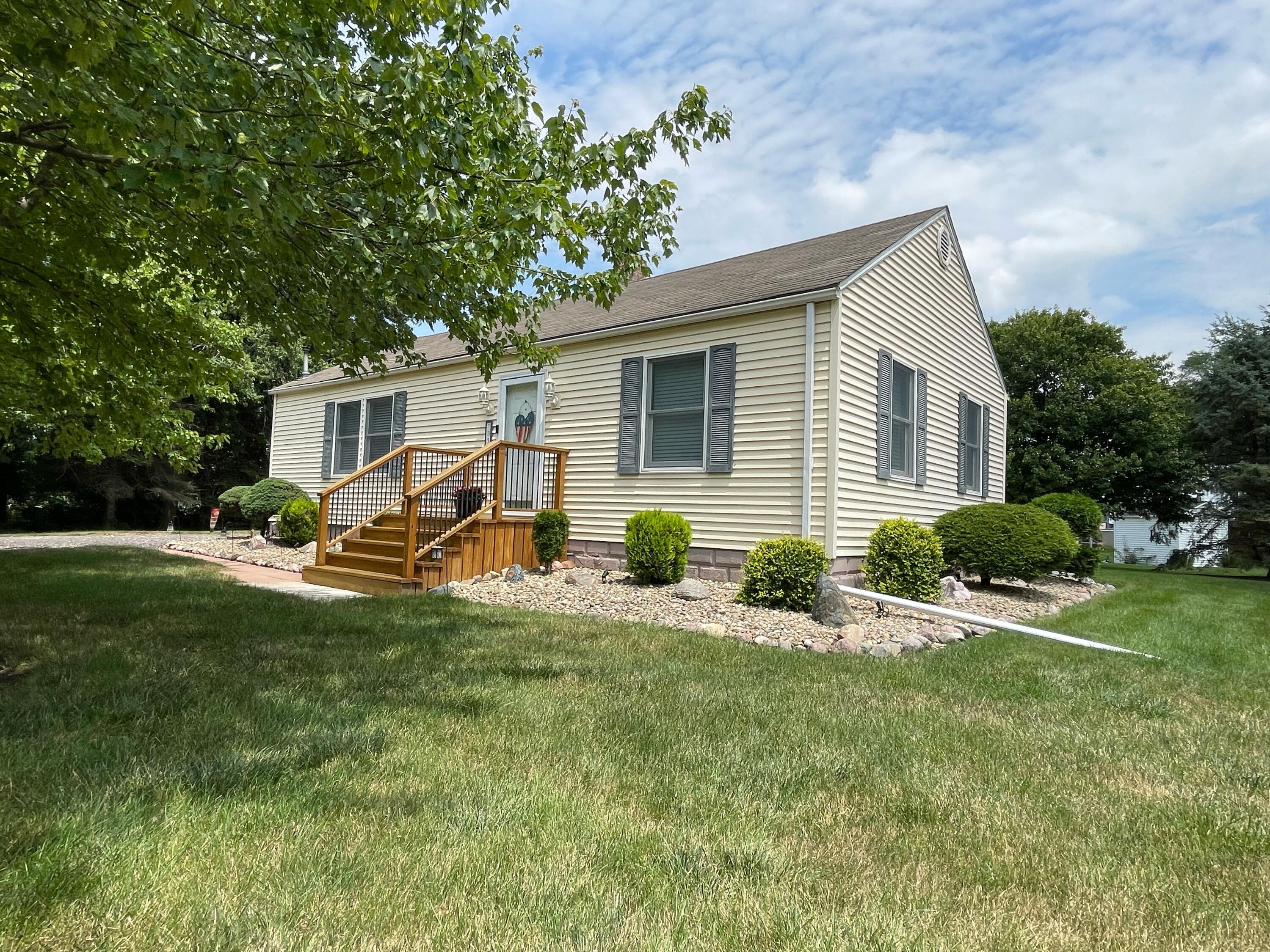 1313 Sycamore Street Crown Point, IN 46307 - Photo 1 of 1 3000x2250