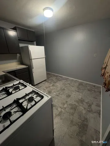 $1,300 | 33 Cannon Road, East Hartford, CT 06108