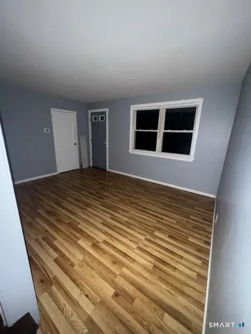 $1,300 | 33 Cannon Road, East Hartford, CT 06108