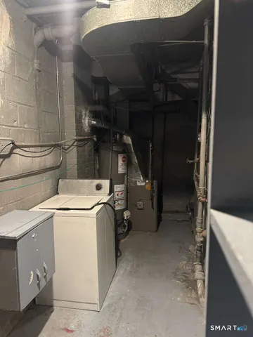 $1,300 | 33 Cannon Road, East Hartford, CT 06108