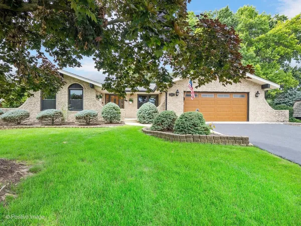$589,900 | 10S240 Hampshire Lane West, Willowbrook, IL 60527