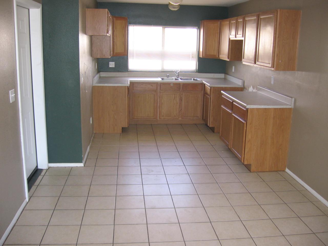 3138 East Chipman Road Phoenix, AZ 85040 - Photo 3 of 6 kitchen