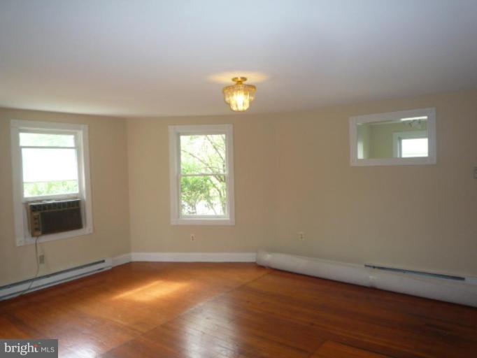 42403 Stumptown Road Leesburg, VA 20176 - Photo 2 of 17 Living Room