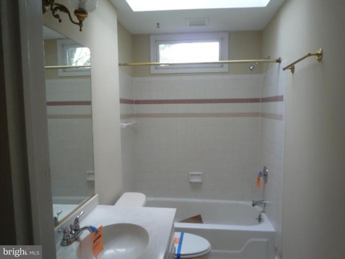42403 Stumptown Road Leesburg, VA 20176 - Photo 12 of 17 Bath #1
