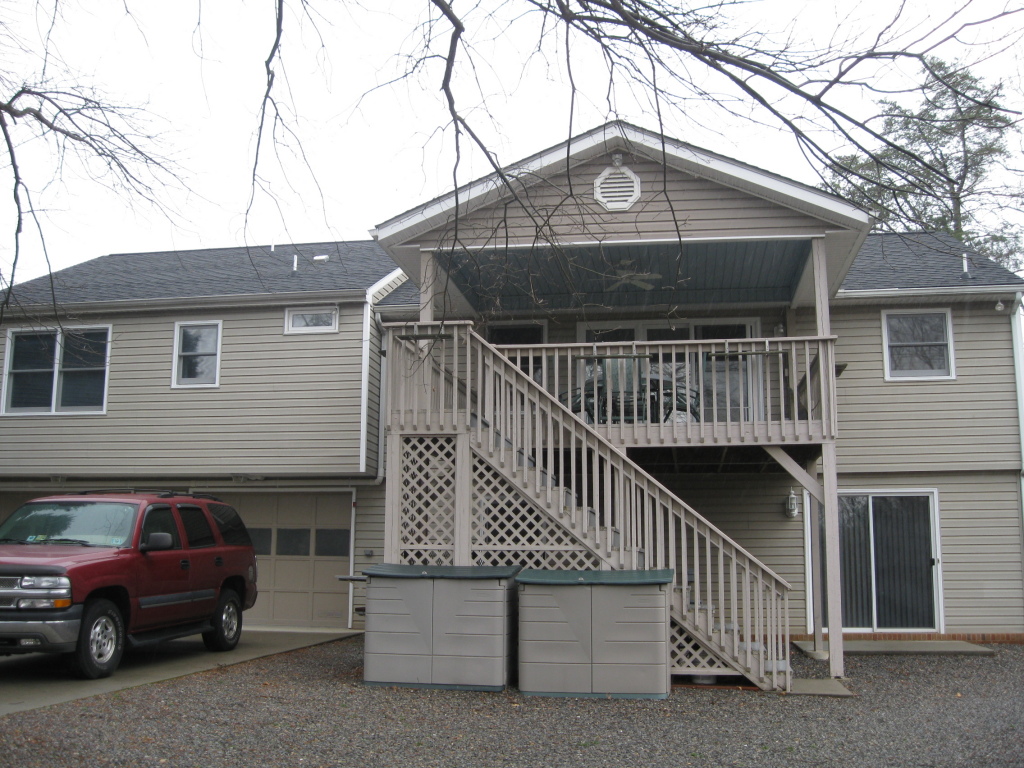 318 Diamond Road Salem, VA 24153 - Photo 4 of 6 Rear