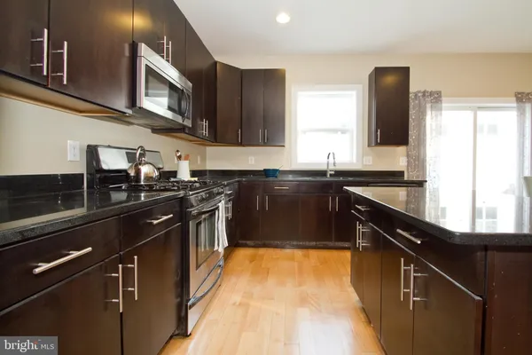 $3,200 | 1118 Wallace Street, Philadelphia, PA 19123