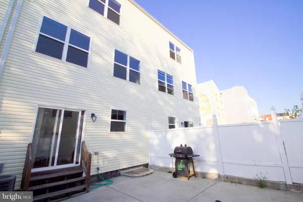 $3,200 | 1118 Wallace Street, Philadelphia, PA 19123