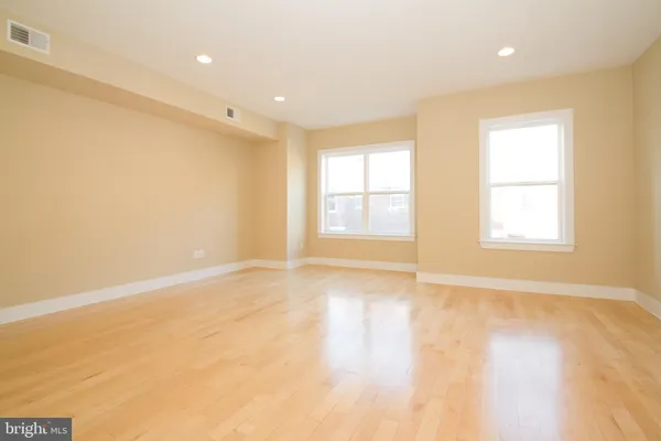 $3,200 | 1118 Wallace Street, Philadelphia, PA 19123