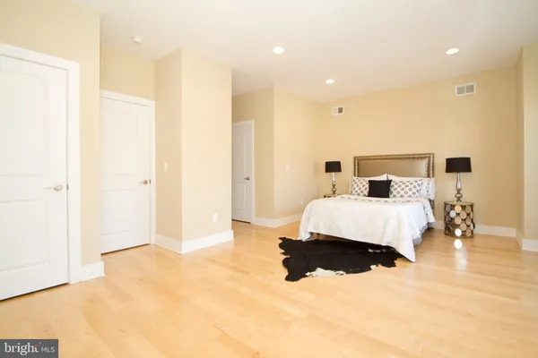 $3,200 | 1118 Wallace Street, Philadelphia, PA 19123