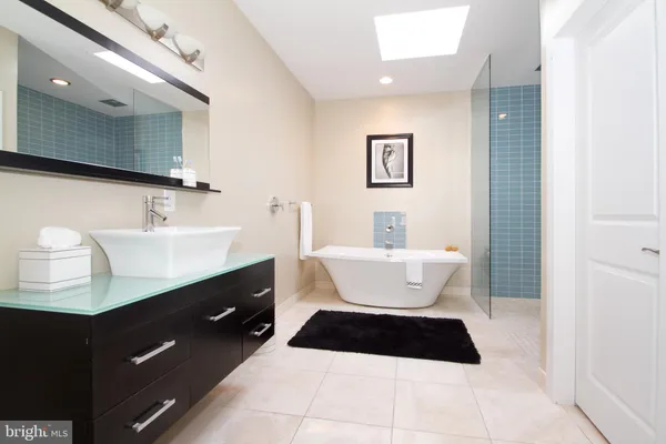 $3,200 | 1118 Wallace Street, Philadelphia, PA 19123