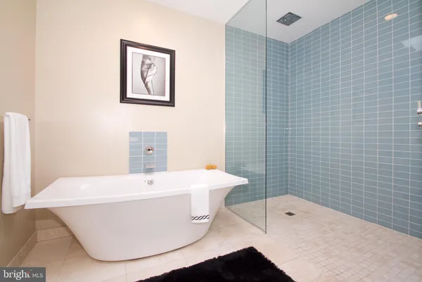 $3,200 | 1118 Wallace Street, Philadelphia, PA 19123