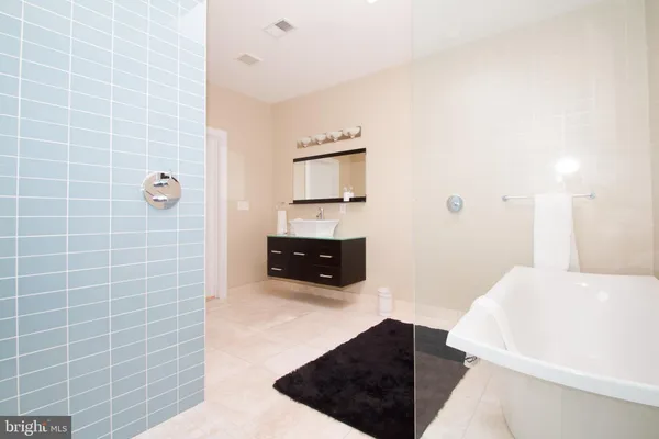 $3,200 | 1118 Wallace Street, Philadelphia, PA 19123