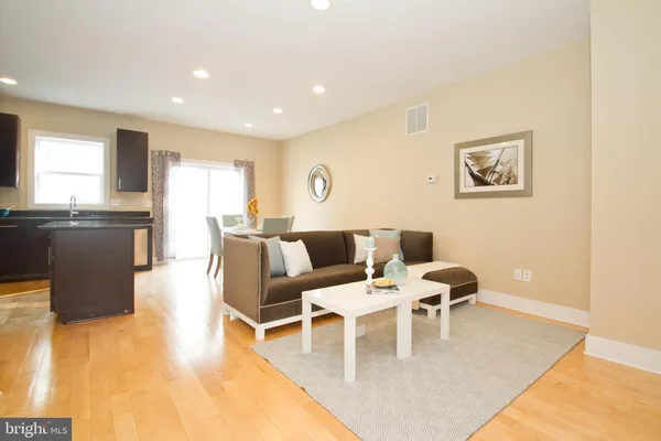 $3,200 | 1118 Wallace Street, Philadelphia, PA 19123