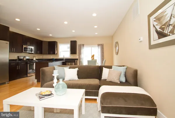 $3,200 | 1118 Wallace Street, Philadelphia, PA 19123