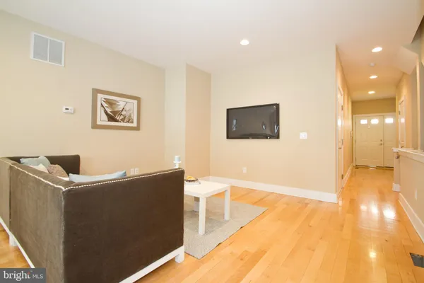 $3,200 | 1118 Wallace Street, Philadelphia, PA 19123