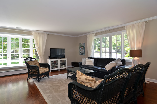 3000 Applegate Lane Glenview, IL 60025 - Photo 2 of 10