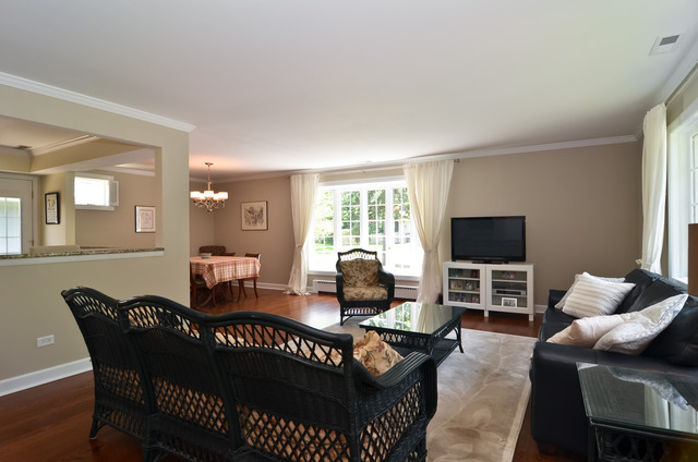 3000 Applegate Lane Glenview, IL 60025 - Photo 3 of 10