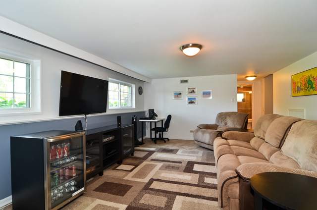 3000 Applegate Lane Glenview, IL 60025 - Photo 9 of 10