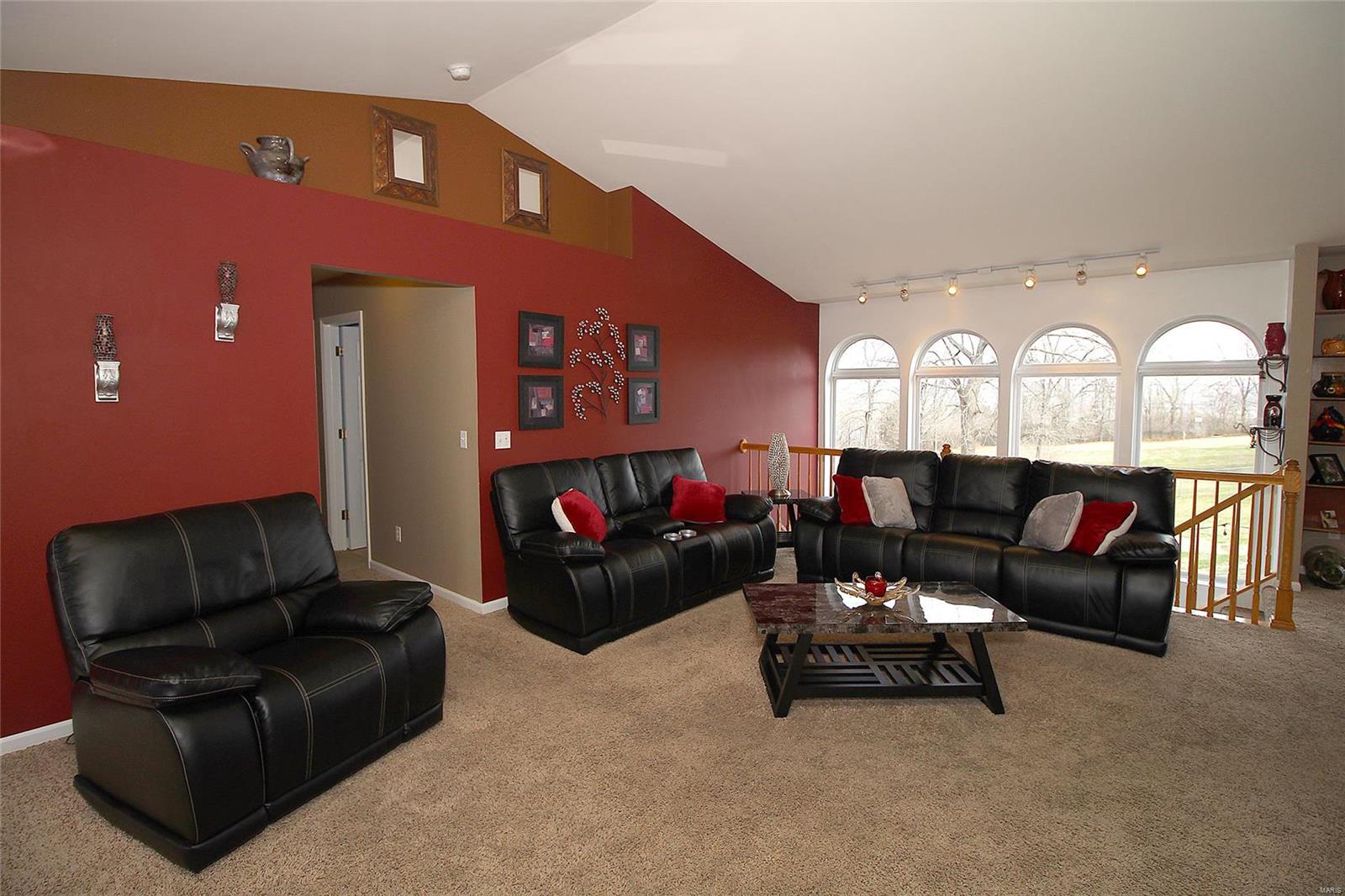 454 Magoffin Road St. Louis, MO 63129 - Photo 7 of 59 Gallery Image 7