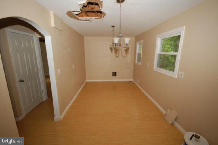 8075 Stillbrooke Road Manassas, VA 20112 - Photo 3 of 5 Dining Room