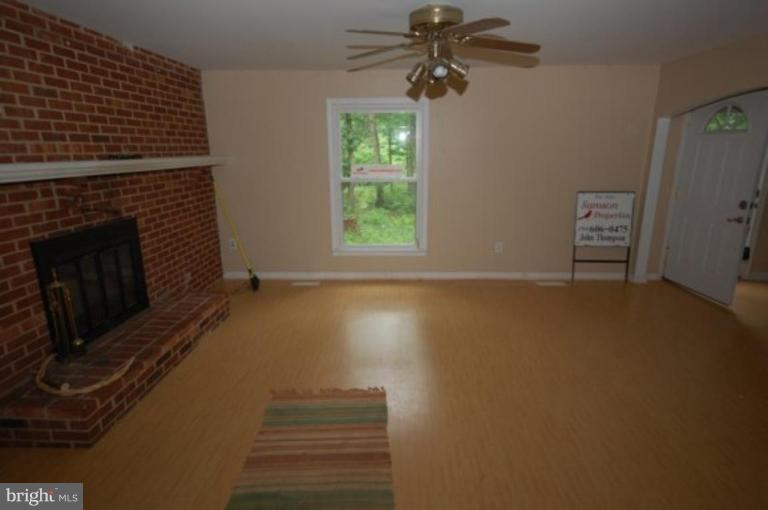 8075 Stillbrooke Road Manassas, VA 20112 - Photo 4 of 5 Family Room